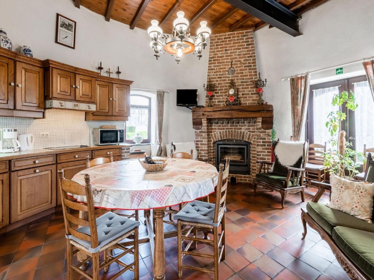 Stunning Holiday Home In Oombergen With Terrace And Garden Zottegem Luaran gambar
