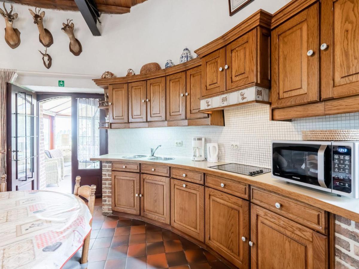 Stunning Holiday Home In Oombergen With Terrace And Garden Zottegem Luaran gambar