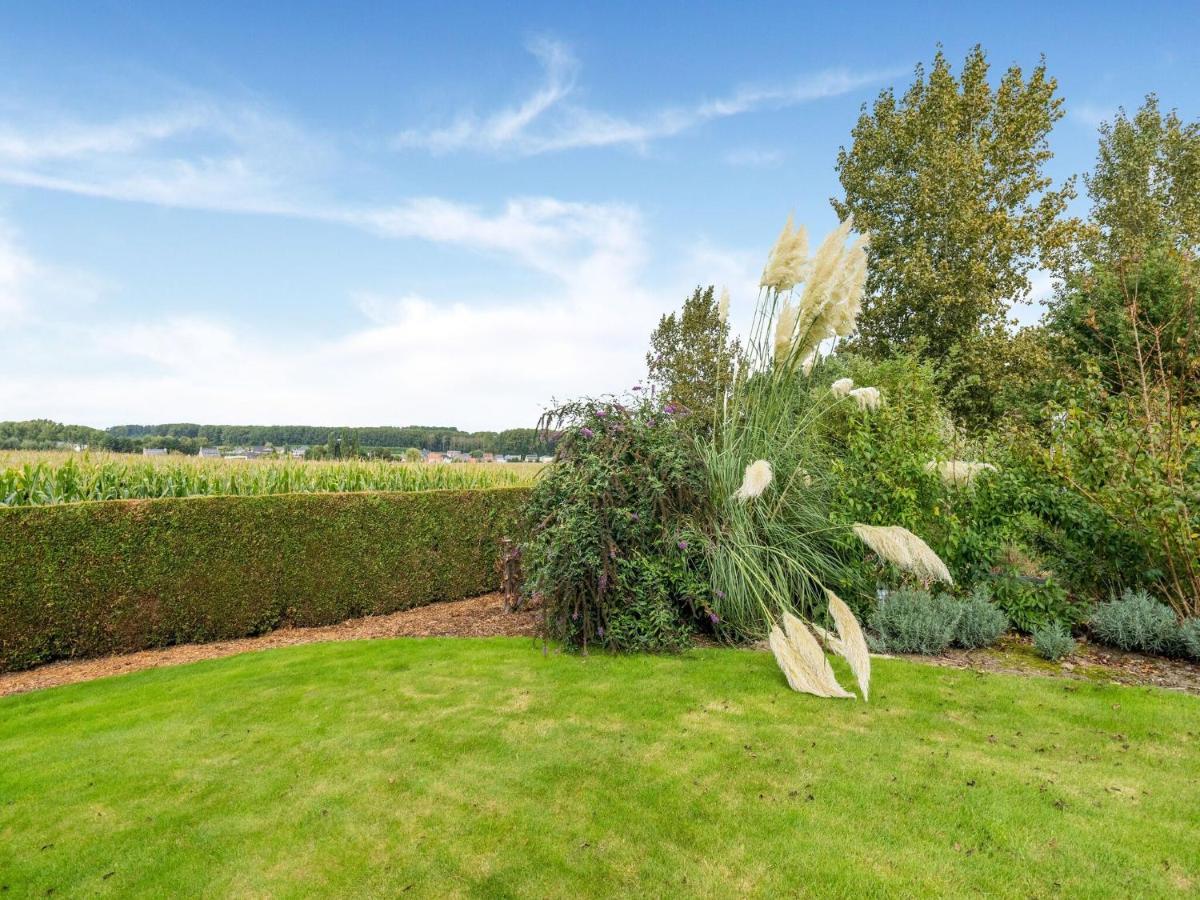Stunning Holiday Home In Oombergen With Terrace And Garden Zottegem Luaran gambar