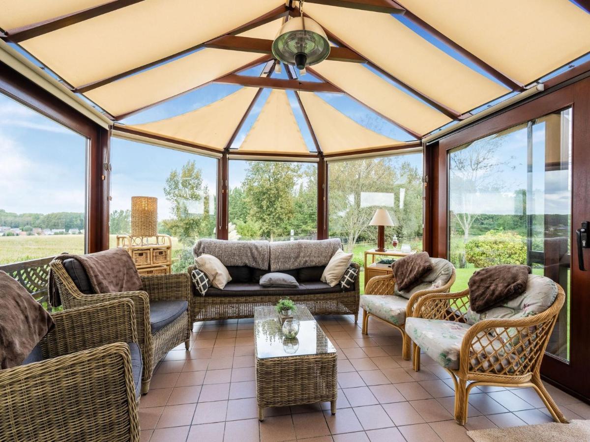 Stunning Holiday Home In Oombergen With Terrace And Garden Zottegem Luaran gambar